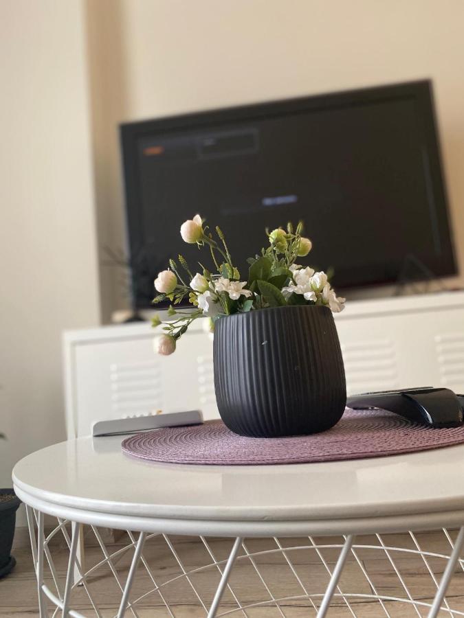 Sol'S M2 White Modern Apartments Тбилиси Екстериор снимка