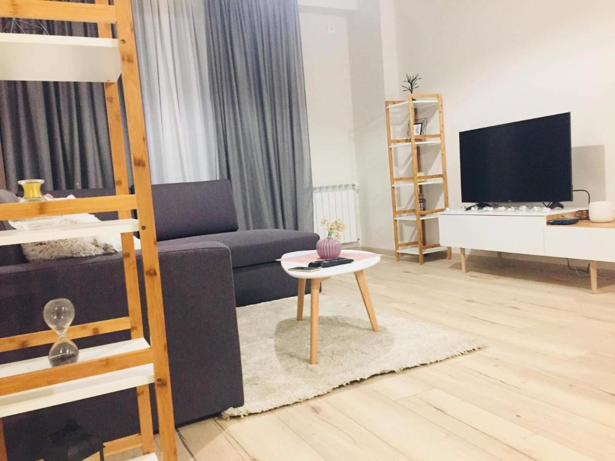 Sol'S M2 White Modern Apartments Тбилиси Екстериор снимка